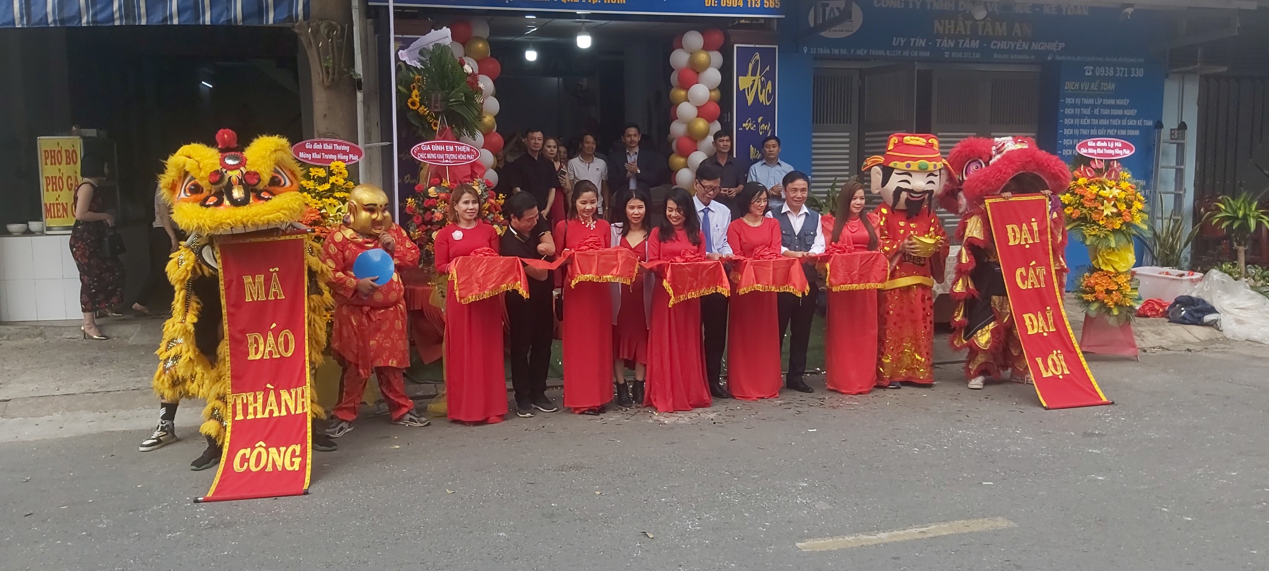 Đoàn Lân Múa Đẹp Nhất Quận 8 - Sự Hoành Tráng Của Múa Lân Khai Trương . Trong lịch sử văn hóa dân tộc Việt Nam, múa lân luôn được coi là một biểu tượng may mắn, mang lại sự thịnh vượng và thành công.