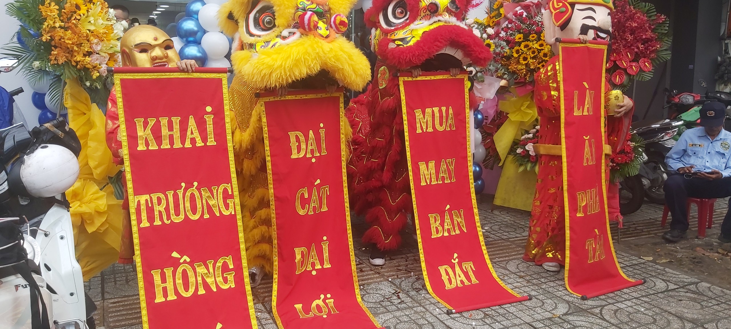 Múa Lân Khai Trương Quận 10: Đoàn Lân Trung Sơn Võ Đạo